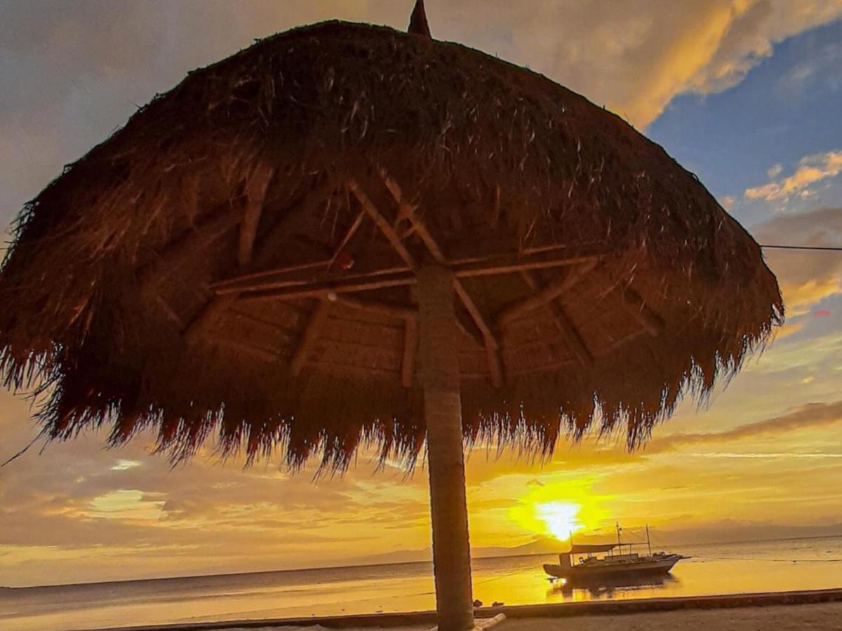Cuestas Beach Resort And Restaurant 巴迪安 外观 照片