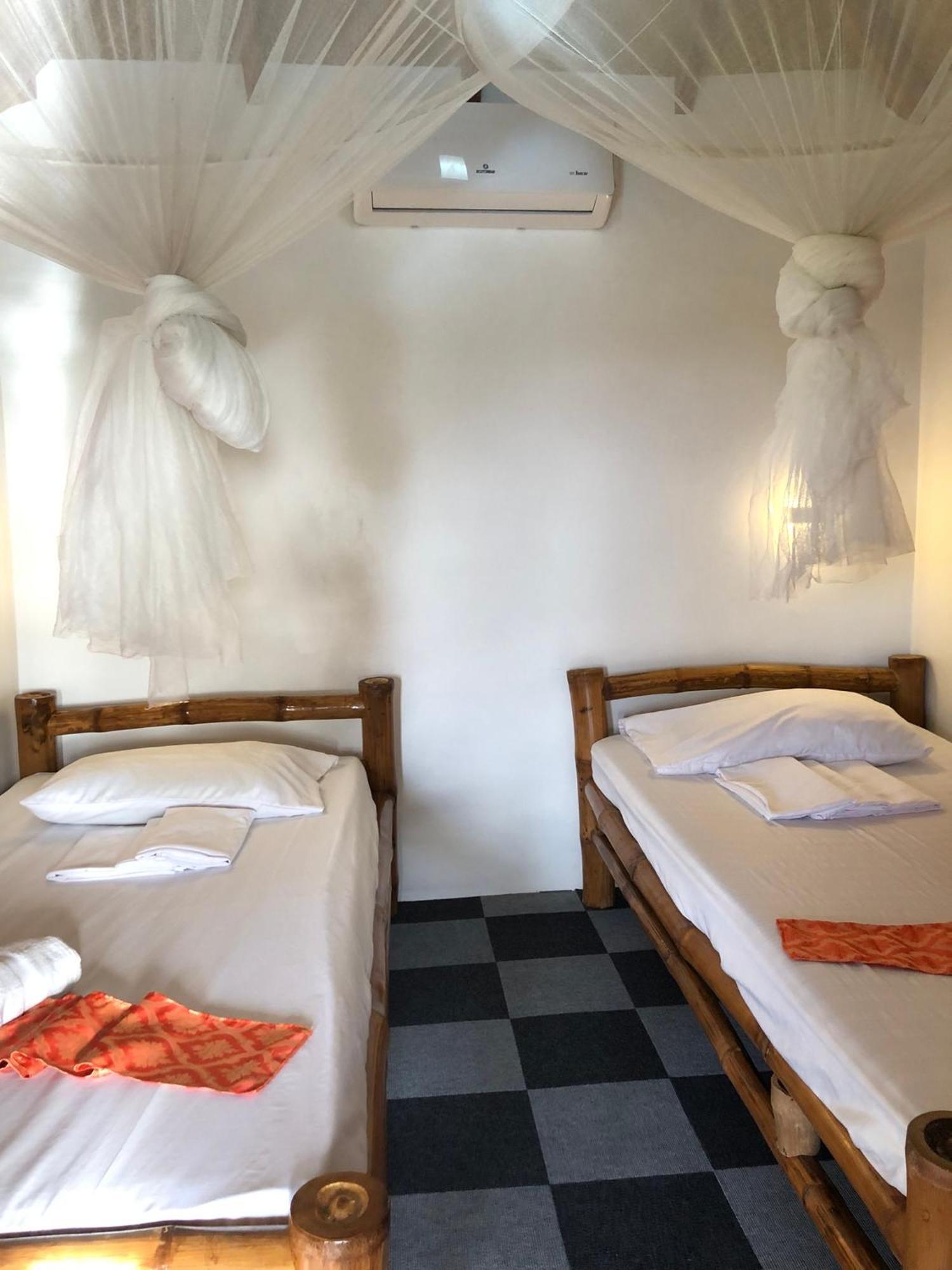 Cuestas Beach Resort And Restaurant 巴迪安 外观 照片