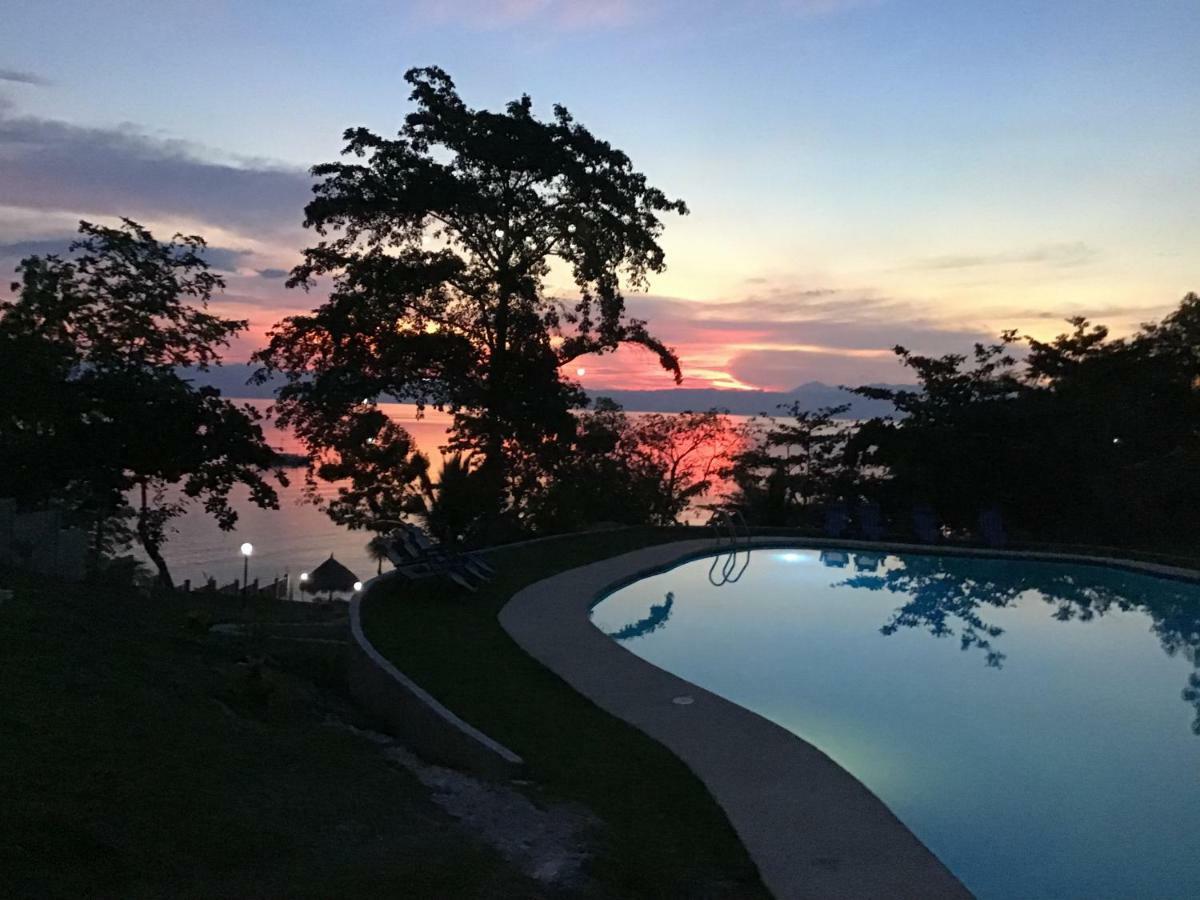 Cuestas Beach Resort And Restaurant 巴迪安 外观 照片